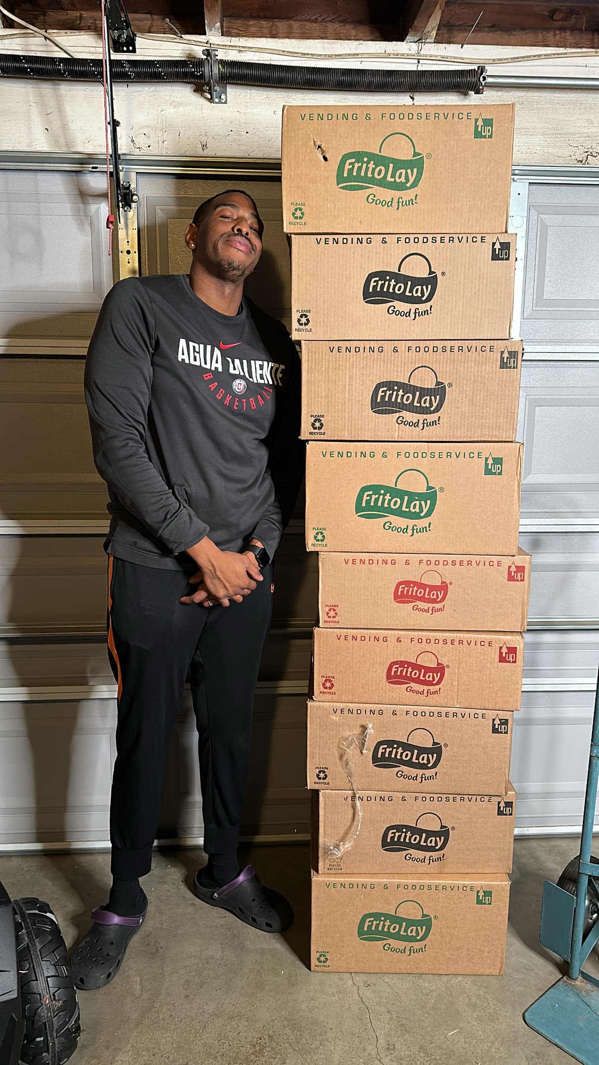 LuxuriaFX Vending founder with product supply